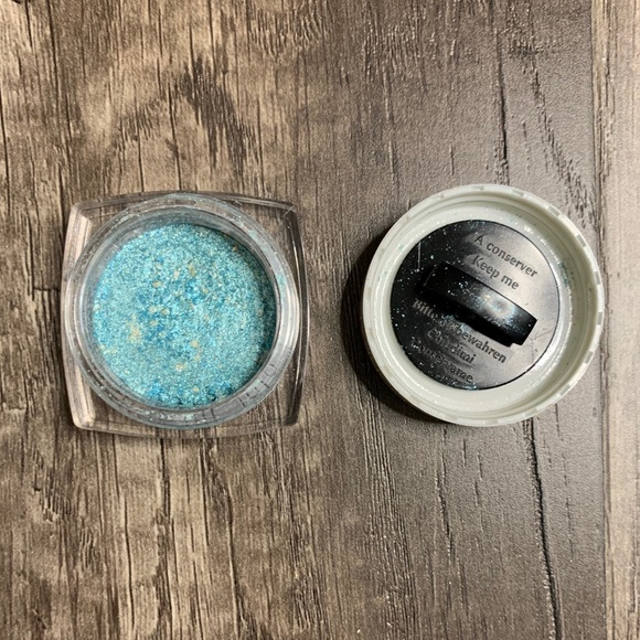 2 for $16 - L’Oreal Paris - Infallible 24 hr Eyeshadow - Innocent Turquoise - Picture 4 of 8